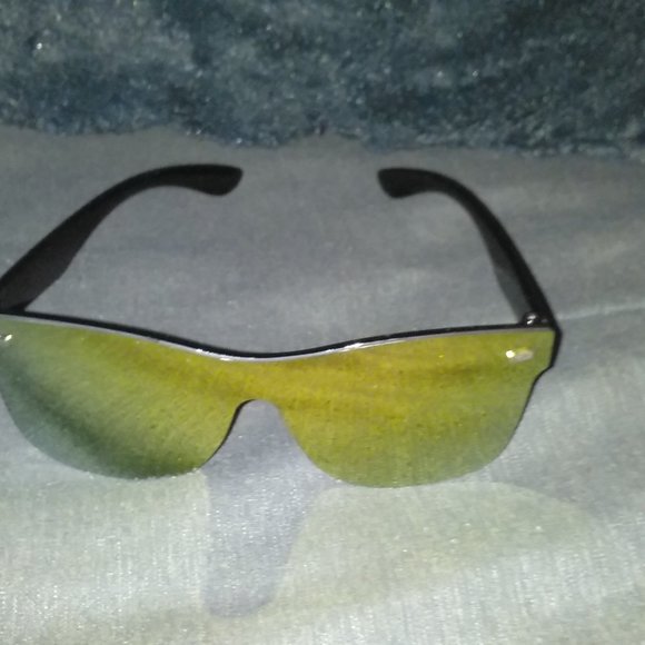 Reflective Mirrored Stylish Sunglasses - Picture 2 of 4